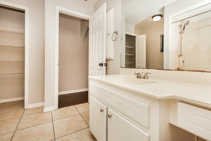 Building Photo - 1432 SE 17th Terrace