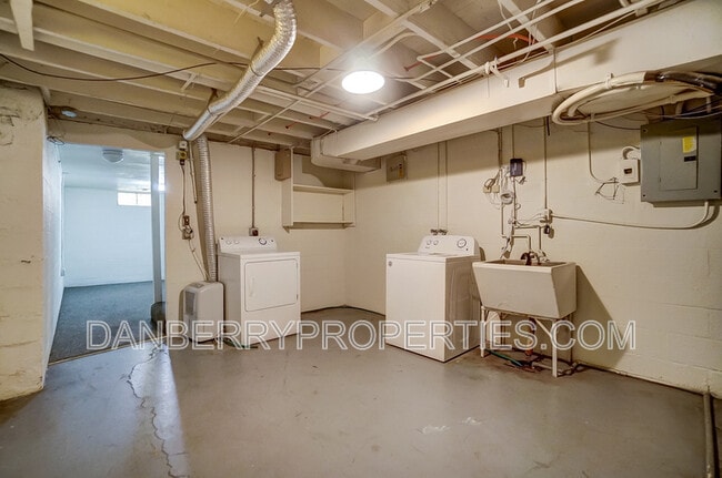 Building Photo - 1115 Secor Rd