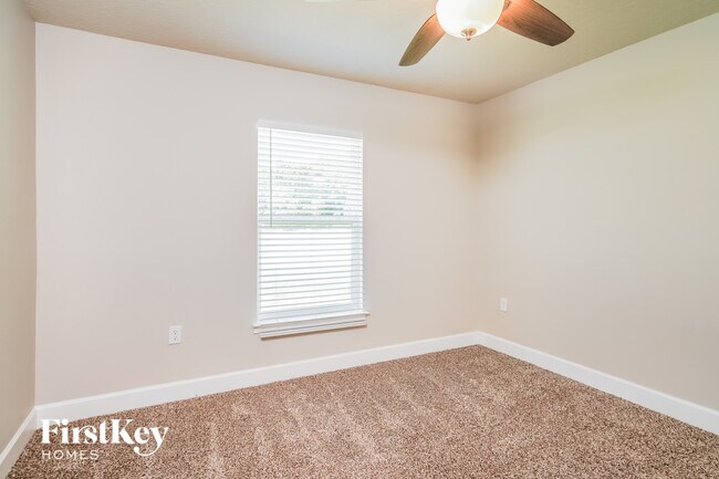 Building Photo - 602 Bradley Way