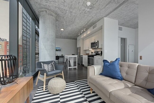 Building Photo - 700 S Clark St