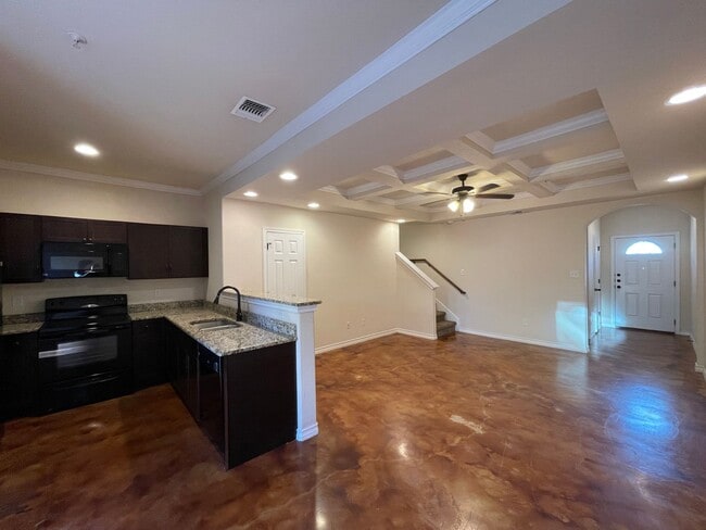 Building Photo - Town home for rent