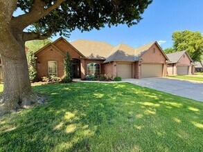 Building Photo - Executive Home in Brookhaven