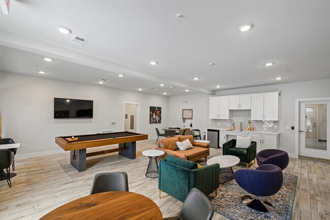 Building Photo - 6804 Westview Dr