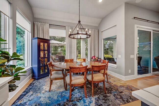 Building Photo - 327 N Turks Cap Trail