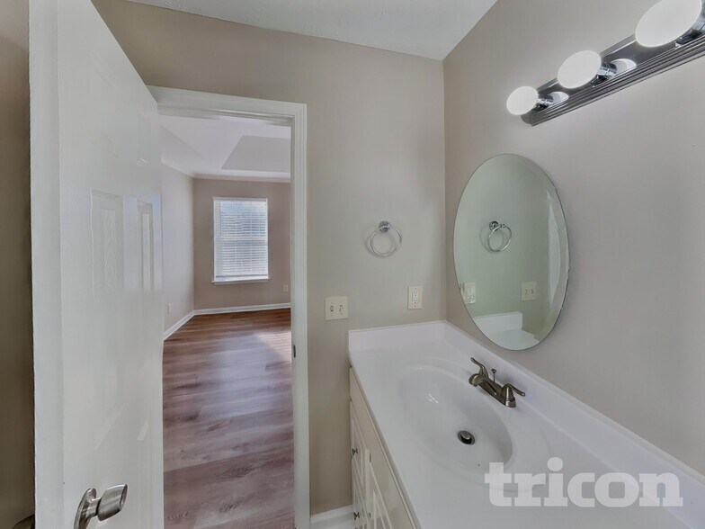 Building Photo - 673 Mable Dr