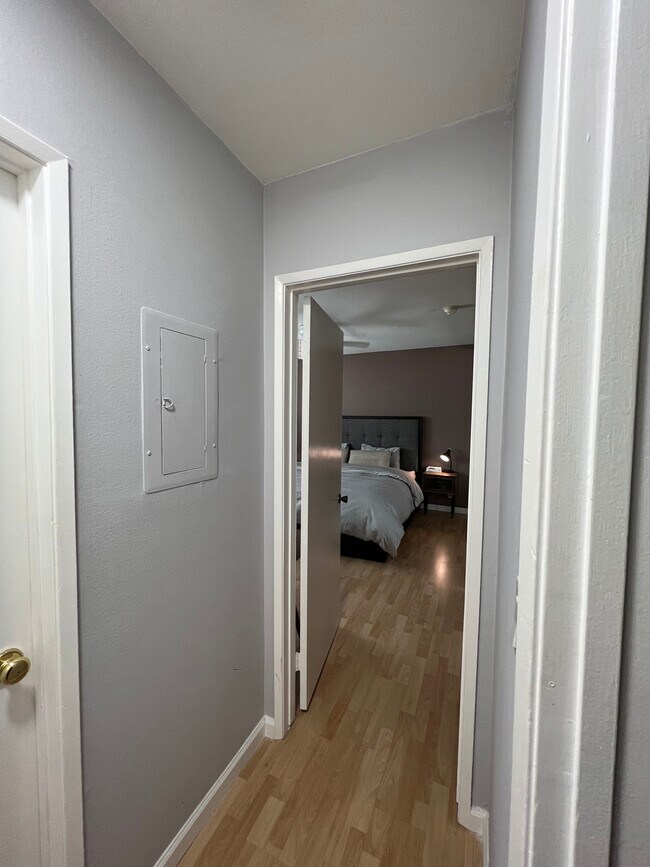 Bedroom hallway - 3010 Montrose Ave