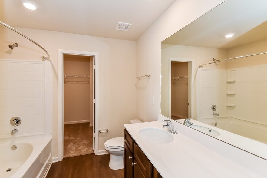 Building Photo - 3531 Falconwood Dr
