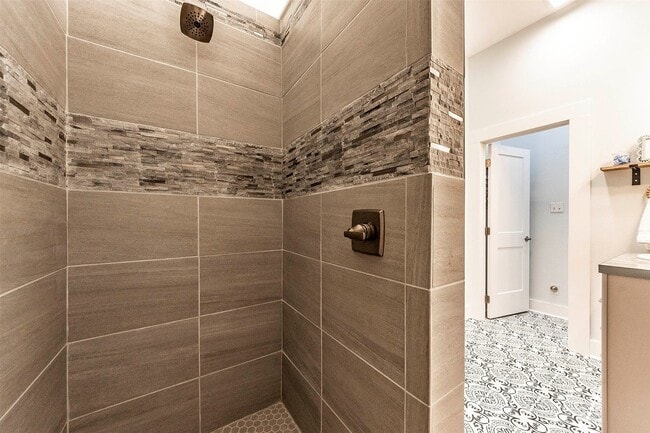 Building Photo - 2021 Avenue O 1/2