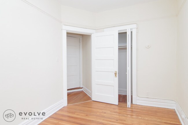 Building Photo - 428 W Belden Ave