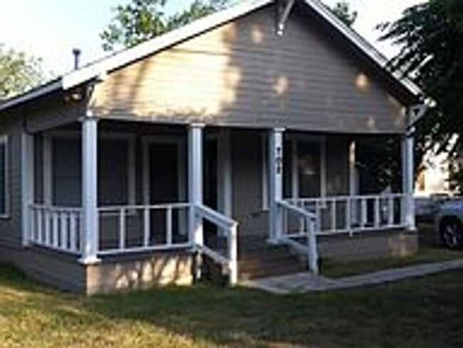 Building Photo - Available for May Move in!  Cute 2 bedroom 2 bathroom house near Downtown Bryan