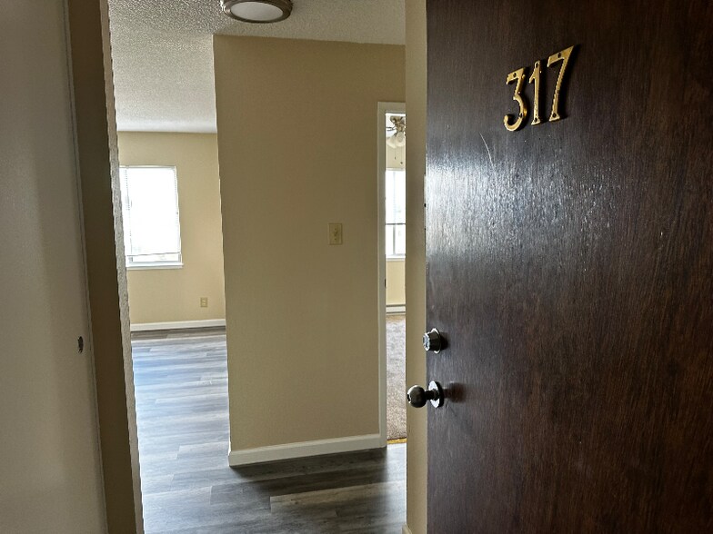 Primary Photo - 200 Fairmount Ave