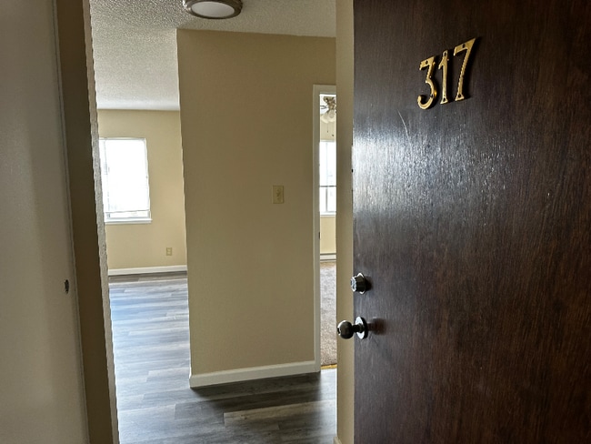 Building Photo - 200 Fairmount Ave