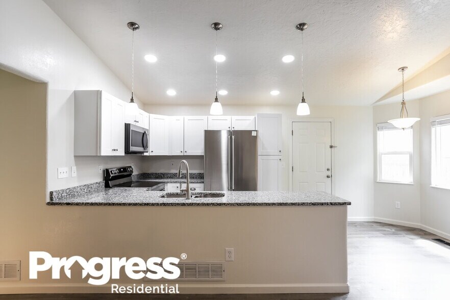 Building Photo - 8480 S Upham Way