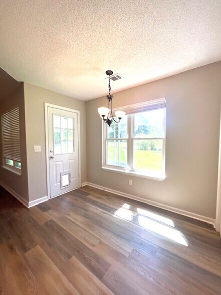 Building Photo - 705 Shannon Ridge Dr