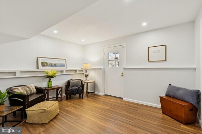 Building Photo - 5068 Macnamara Dr