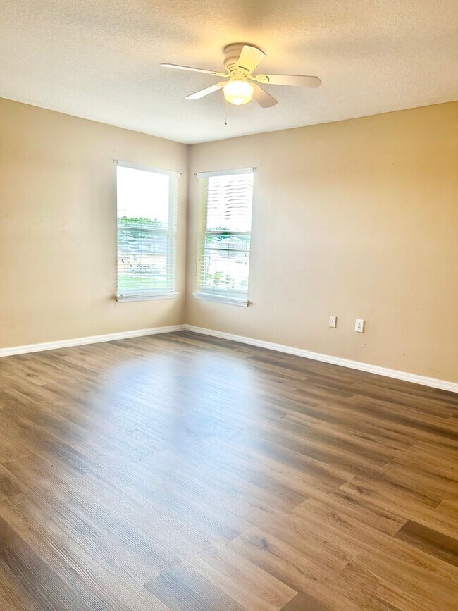 Building Photo - Beautiful Home in Parkview at Lake Shore