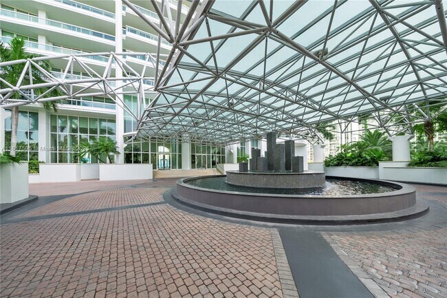 Building Photo - 1643 Brickell Ave