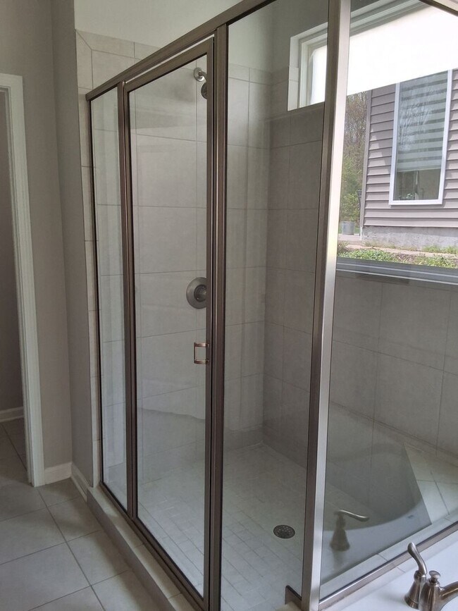 Building Photo - Knoxville 37934 - Farragut - 3 bedroom, 2.5 bath home - Contact Sharon Arnwine (865) 313-7215