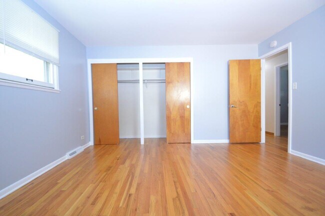 Building Photo - 651 S Stuart Ln