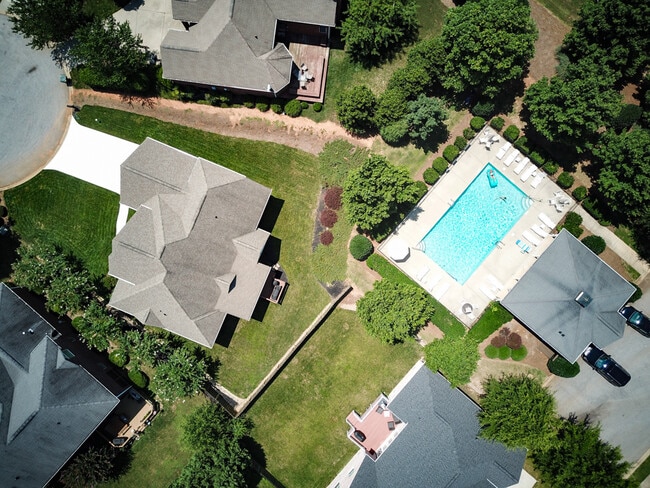 Building Photo - 5 BR, 3 BA Home Quiet Cul de Sac, Convenie...