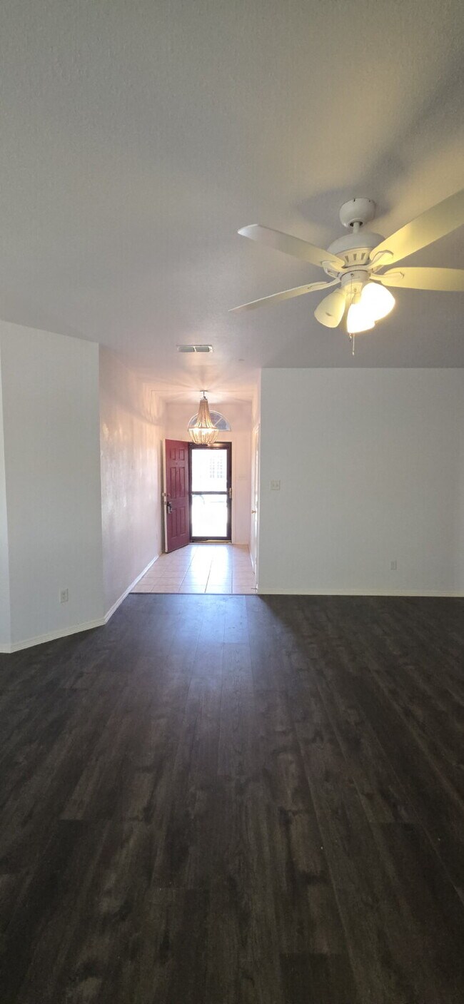 Building Photo - Large 4 Bedroom in Kennedale ISD