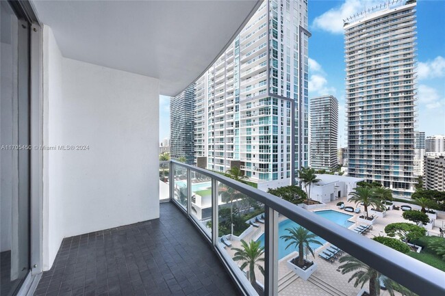 Building Photo - 1060 Brickell Ave