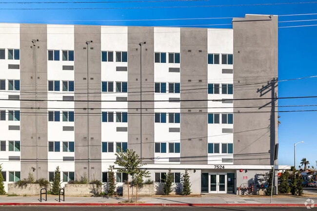 Building Photo - 7518 S Hoover St