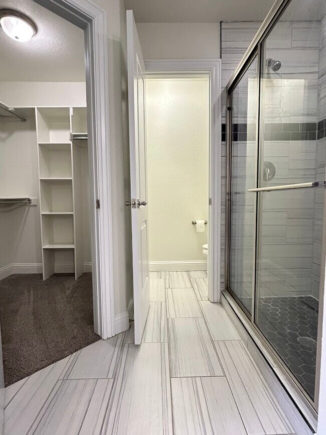 Building Photo - 910 Sunset Ln