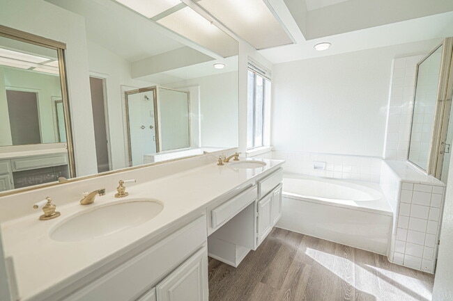 Building Photo - Charming Castaic Home