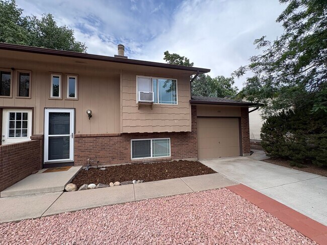 Building Photo - Updated **2 Bedroom | 1.5 Bath | 1-Car Garage Townhome**