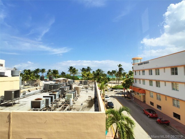Building Photo - 901 Collins Ave