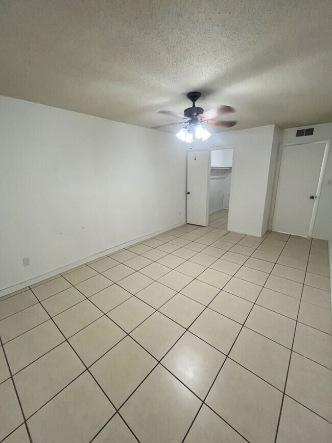 Building Photo - 7609 Dolonita Dr