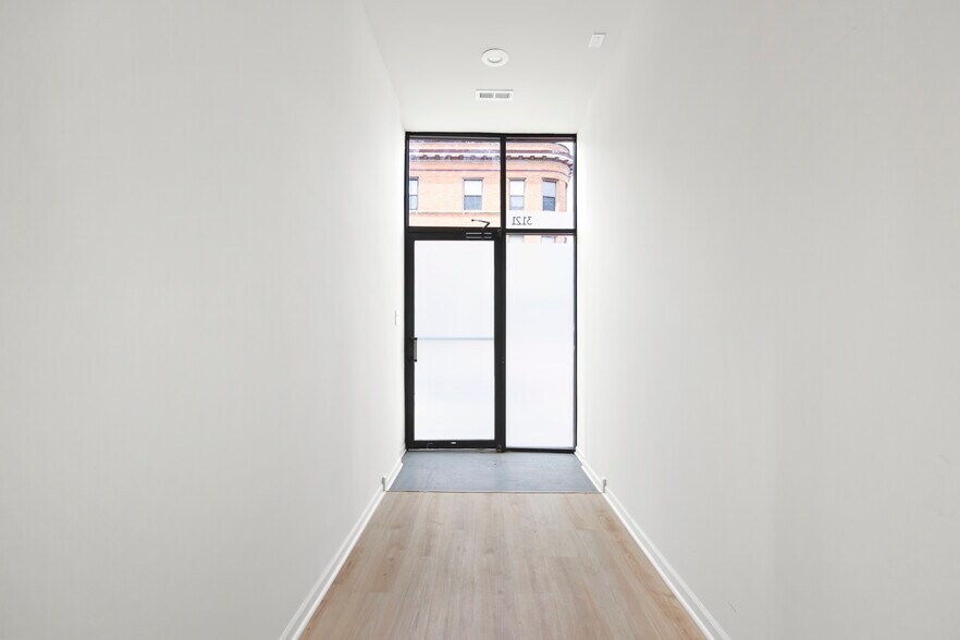 Entry - 3121 N California Ave