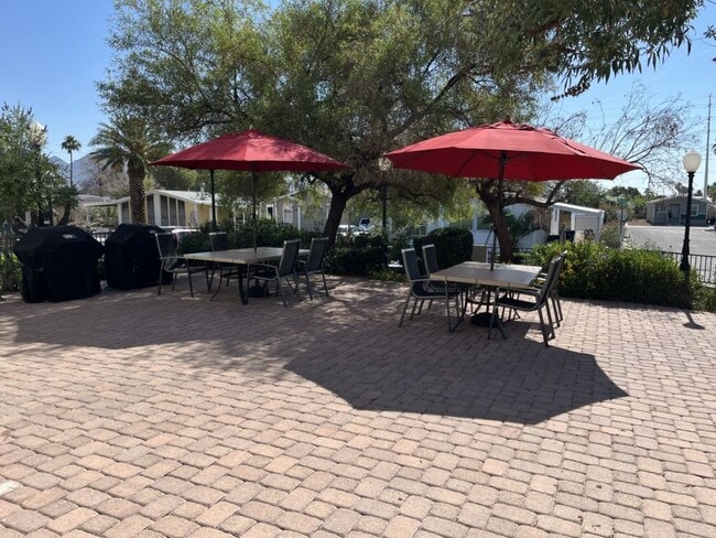 Building Photo - 5303 E Twain Ave