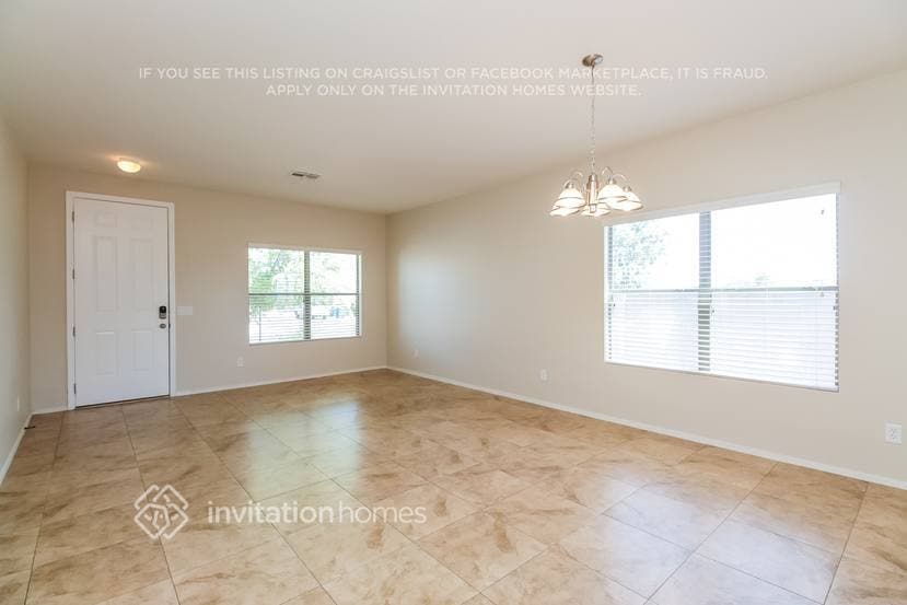 Building Photo - 2757 W San Carlos Ln