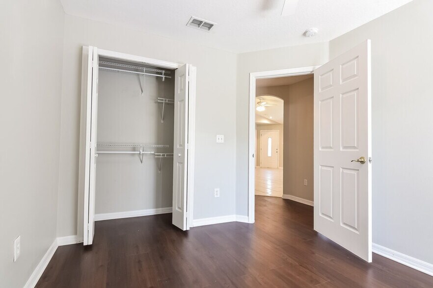 Building Photo - 5611 Tanagergrove Way