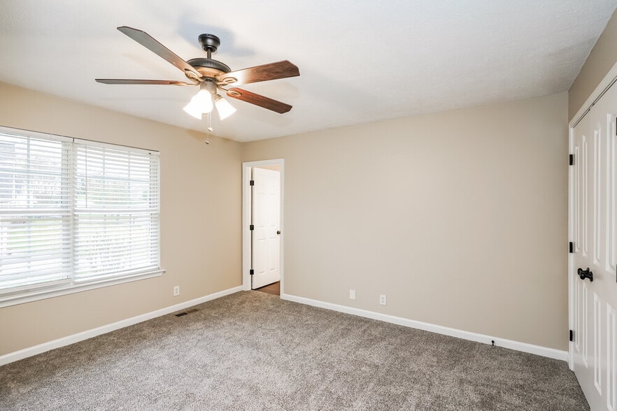 Building Photo - 634 Woodland Hills Dr