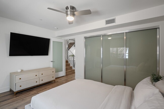 Building Photo - 11023 Fruitland Dr