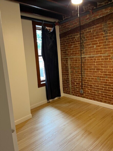 Building Photo - 1418 Maryland Ave NE