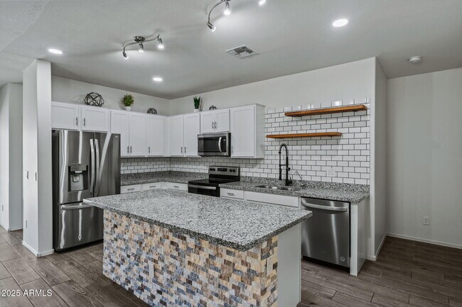 Building Photo - 21582 W Cocopah St