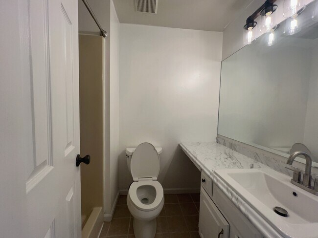 Building Photo - 2748 Hunters Point Dr