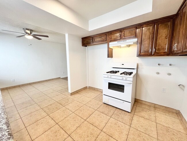 Building Photo - Beautiful First floor 3 bedroom Rose Park ...