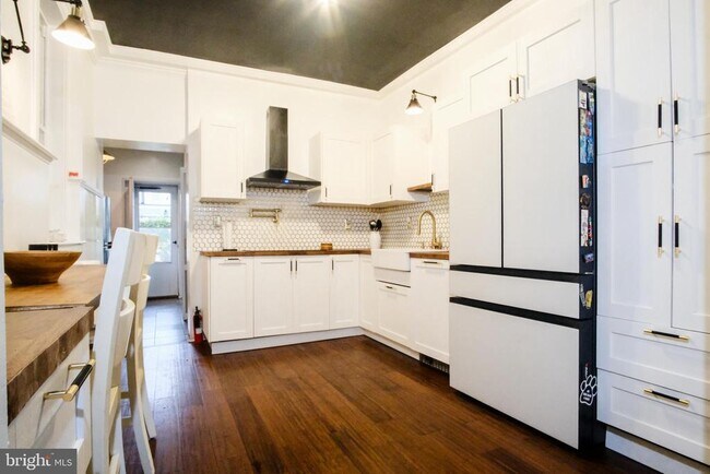 Building Photo - 3030 Edgemont St