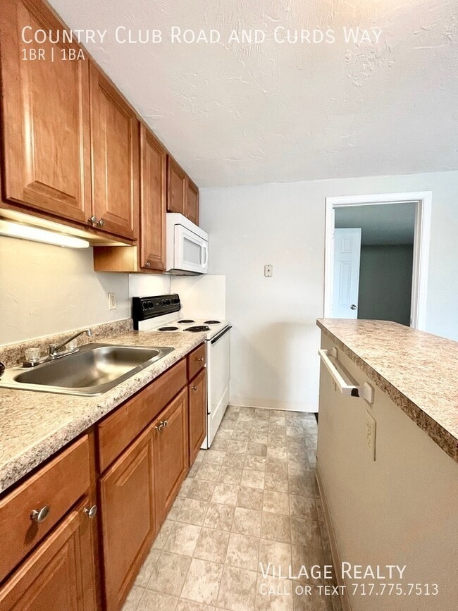 Building Photo - 681 Country Club Rd