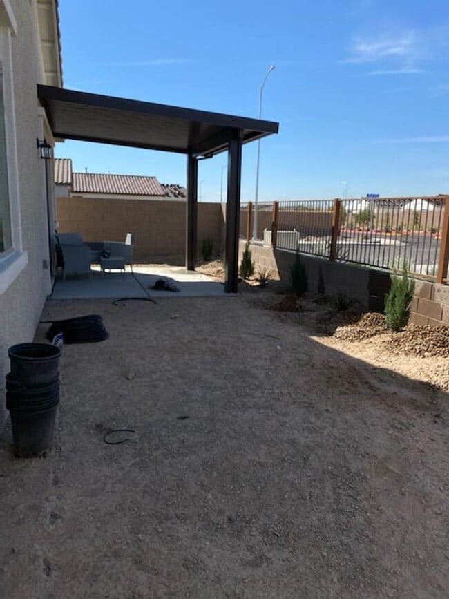 Building Photo - GORGEOUS SINGLE STORY WITH MANY UPGRADES*3 BEDROOMS*DEN!