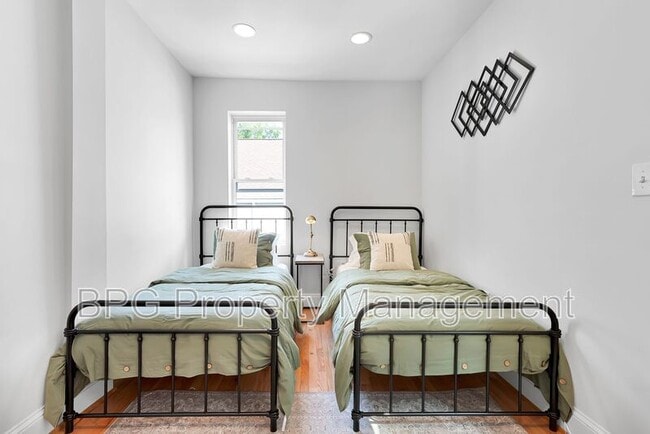 Building Photo - 1037 5th St NE