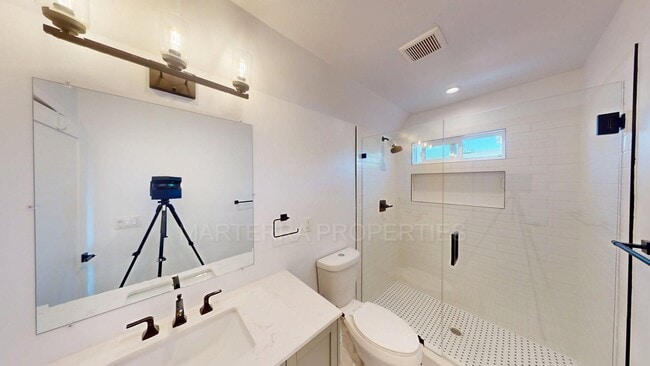 Building Photo - 645 Seal St