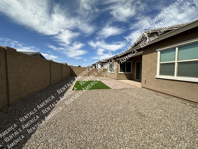 Building Photo - 2579 E Ibis St