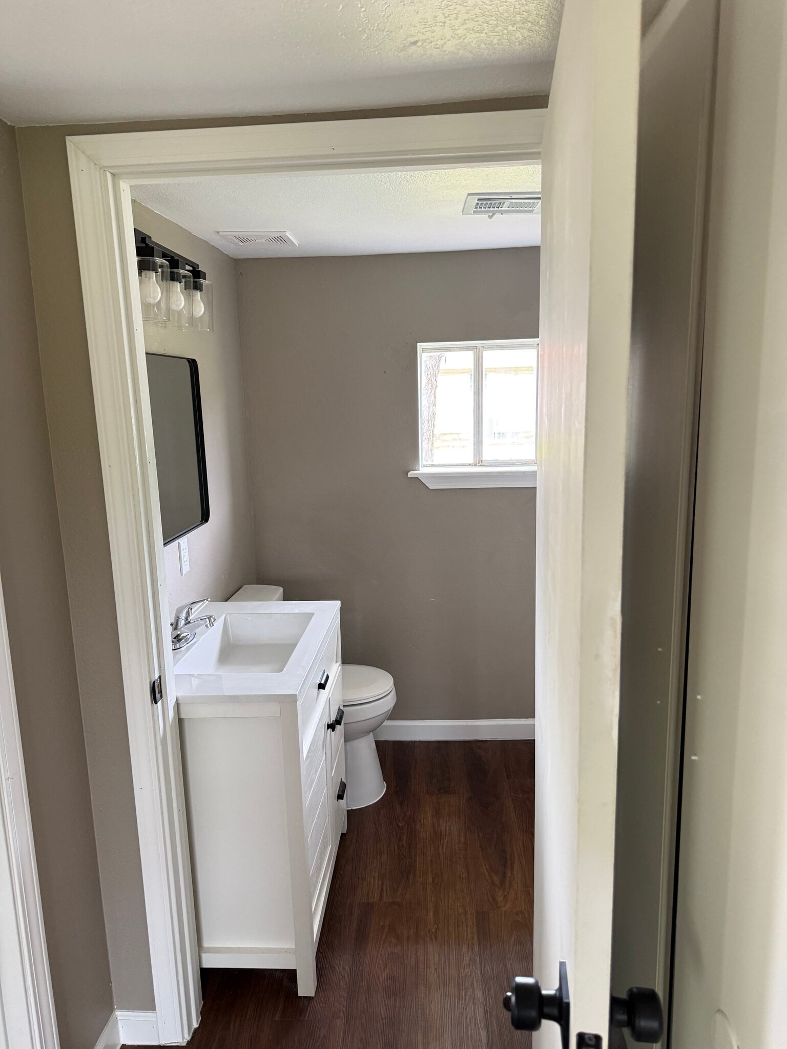 Building Photo - 209 N Rangeline St