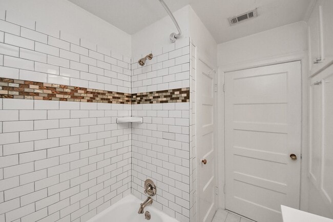 Building Photo - 2332 Sheridan St